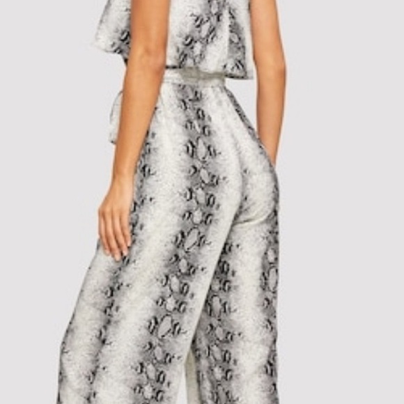 Chic Snakeskin Jumpsuit size L - Picture 5 of 8